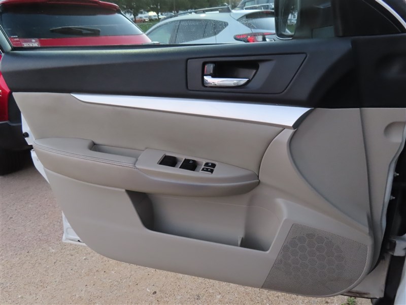 2012 SUBARU OUTBACK photo 21 of 44