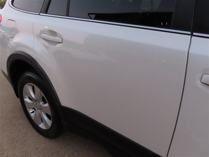 2012 SUBARU OUTBACK photo 39 of 44
