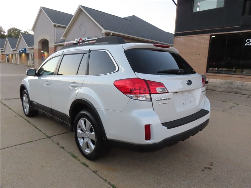 2012 SUBARU OUTBACK photo 6 of 44