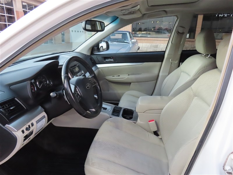 2012 SUBARU OUTBACK photo 7 of 44