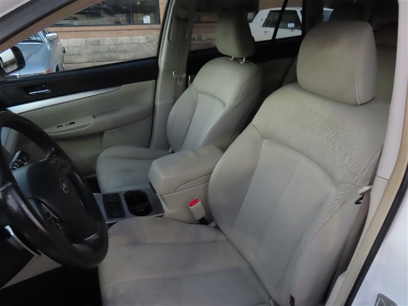 2012 SUBARU OUTBACK photo 8 of 44