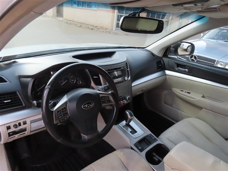 2012 SUBARU OUTBACK photo 9 of 44