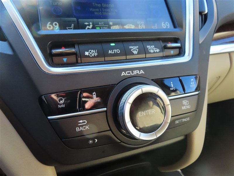 2017 ACURA MDX photo 16 of 50