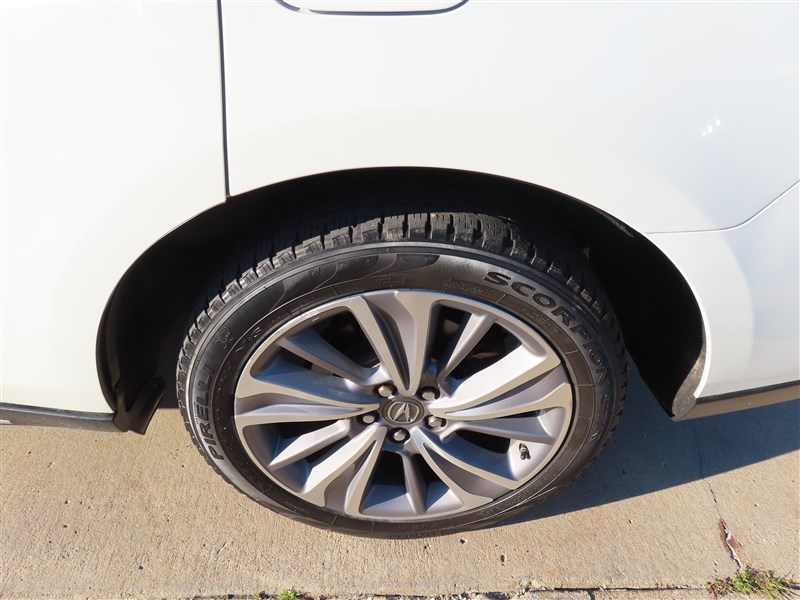 2017 ACURA MDX photo 31 of 50