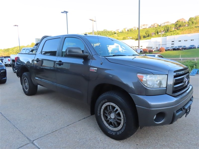 2011 TOYOTA TUNDRA 4X4 5.7L V8 CREWMAX SR5 ROCK WARRIOR - 2