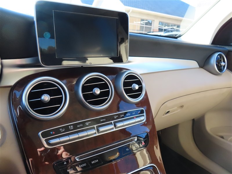 2017 MERCEDES-BENZ GLC300 4MATIC photo 10 of 44