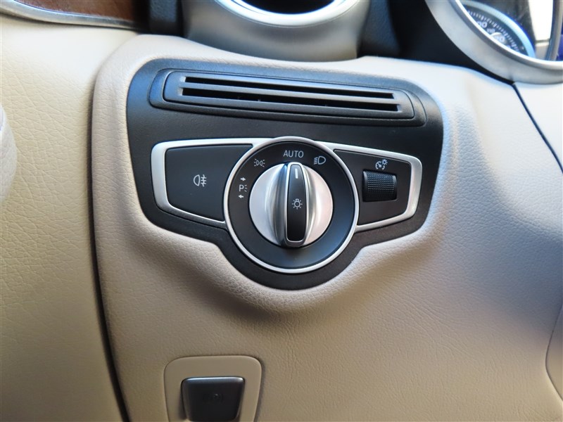 2017 MERCEDES-BENZ GLC300 4MATIC photo 20 of 44