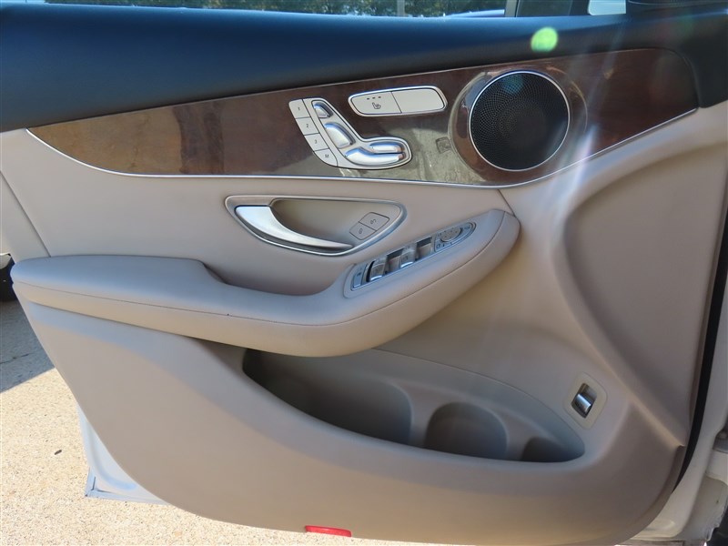 2017 MERCEDES-BENZ GLC300 4MATIC photo 22 of 44