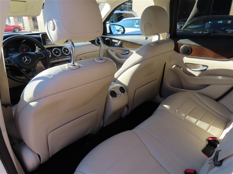 2017 MERCEDES-BENZ GLC300 4MATIC photo 24 of 44