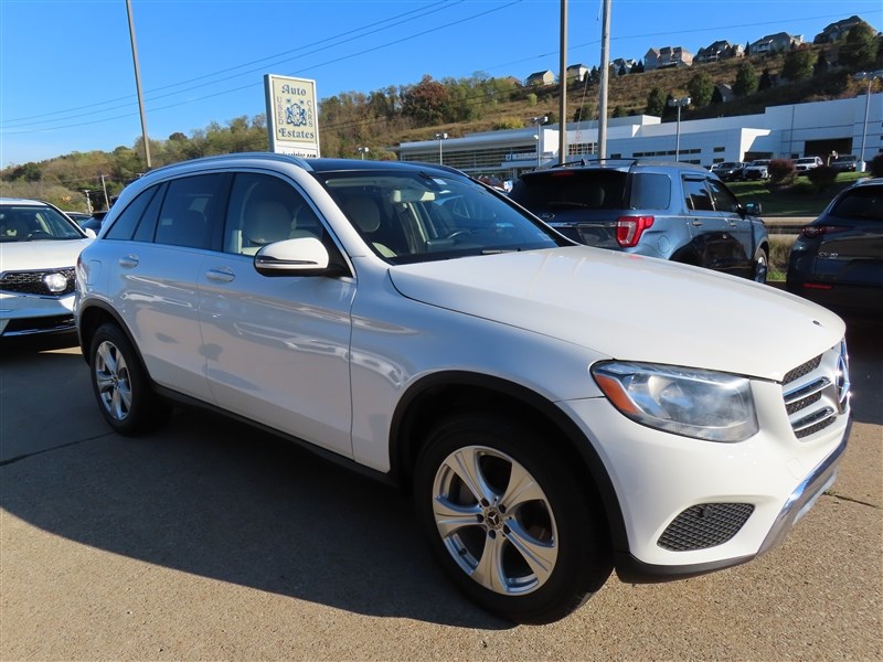 2017 MERCEDES-BENZ GLC300 4MATIC photo 3 of 44