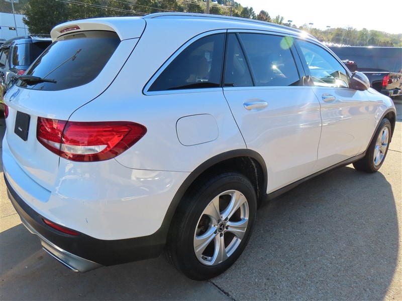 2017 MERCEDES-BENZ GLC300 4MATIC photo 5 of 44