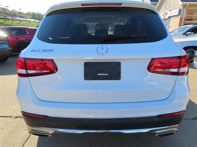 2017 MERCEDES-BENZ GLC300 4MATIC photo 6 of 44