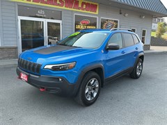 A 2019 Jeep Cherokee TRAILHAWK