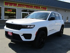 A 2023 Jeep Grand Cherokee LAREDO