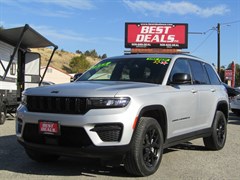 A 2024 Jeep Grand Cherokee LAREDO - IN BREWSTER -