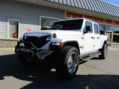 A 2023 Jeep Gladiator SPORT -IN OMAK-