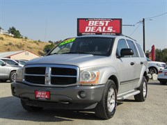 A 2005 Dodge Durango SLT
