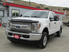 A 2019 Ford F350 SUPER DUTY