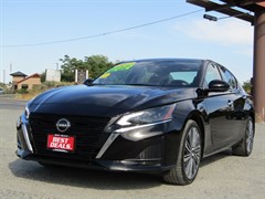 A 2023 Nissan Altima SL