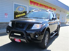A 2015 Nissan Frontier PRO-4X  -IN OMAK-