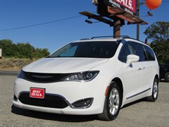 A 2017 Chrysler Pacifica TOURING L - IN OMAK -