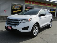 A 2017 Ford Edge SE