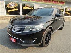 A 2016 Lincoln MKX RESERVE