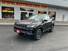 A 2025 Jeep Compass TRAILHAWK