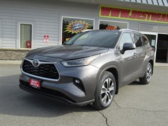 A 2021 Toyota Highlander XLE