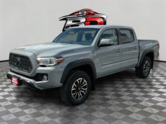 A 2018 Toyota Tacoma DOUBLE CAB