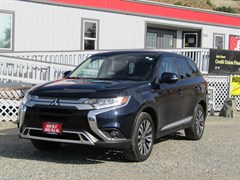 A 2020 Mitsubishi Outlander SE -IN BREWSTER-