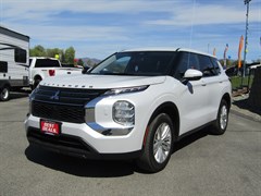 A 2024 Mitsubishi Outlander ES