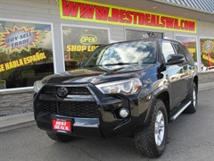 A 2017 Toyota 4runner SR5/SR5 PREMIUM