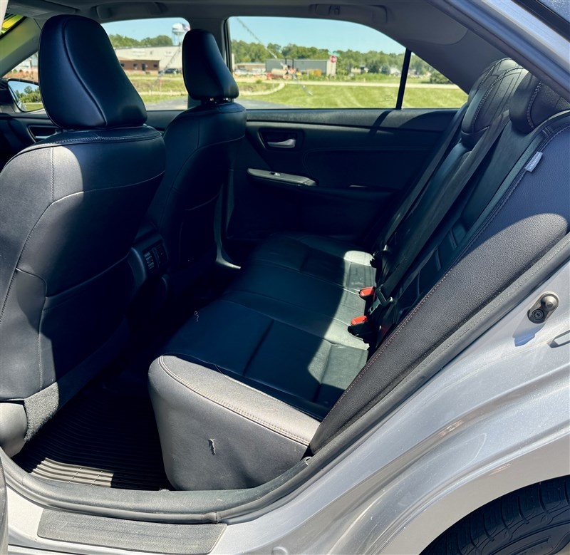 2017 Toyota Camry XLE - Photo 10