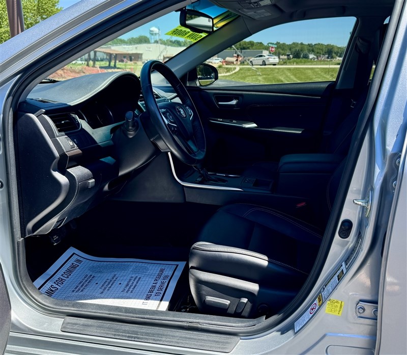 2017 Toyota Camry XLE - Photo 9