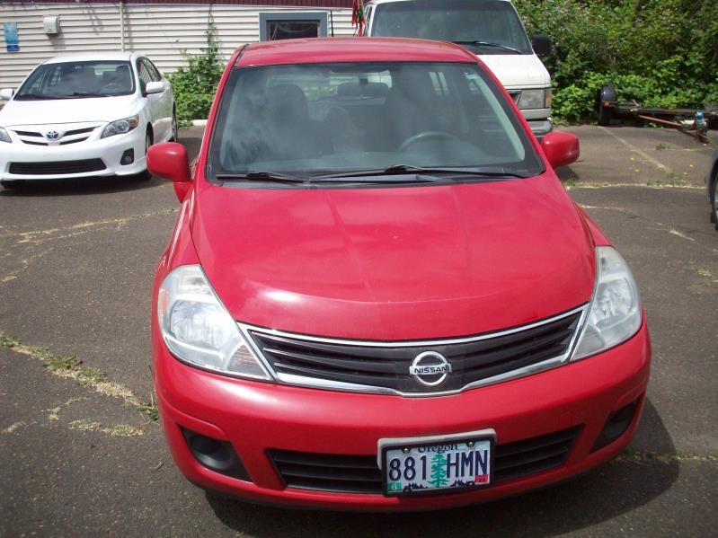 2011 Nissan Versa's photo