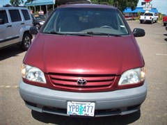A 2002 Toyota Sienna LE/XLE