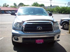 A 2013 Toyota Tundra DOUBLE CAB SR5