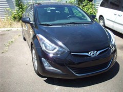 A 2014 Hyundai Elantra SE
