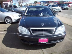 A 2005 Mercedes-benz S430 