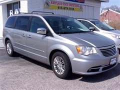 A 2015 Chrysler Town & Country TOURING L