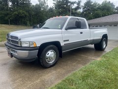 A 2001 Dodge Ram 3500 3500