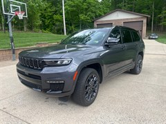 A 2023 Jeep Grand Cherokee L SUMMIT