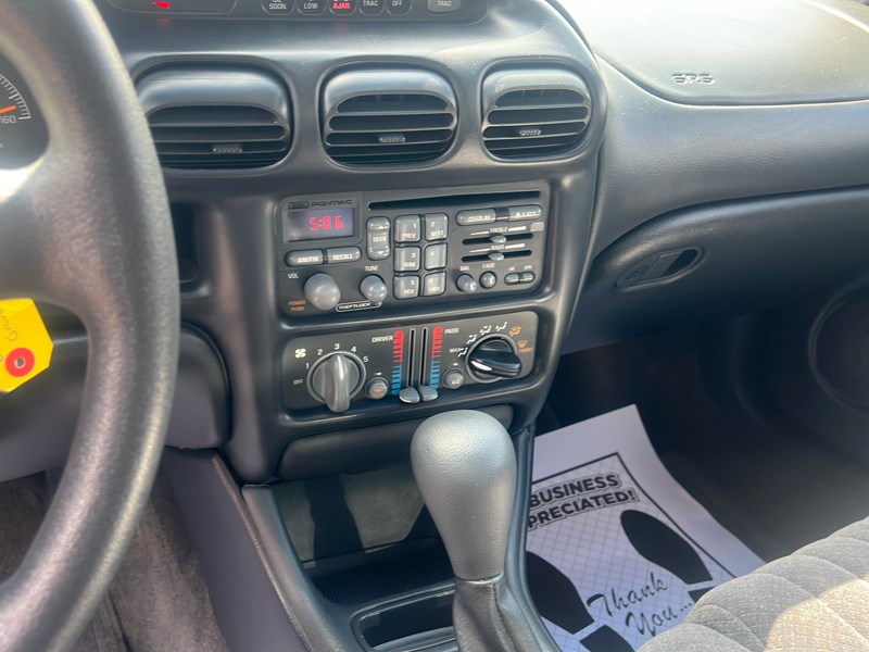 2001 Pontiac Grand Prix SE photo 10
