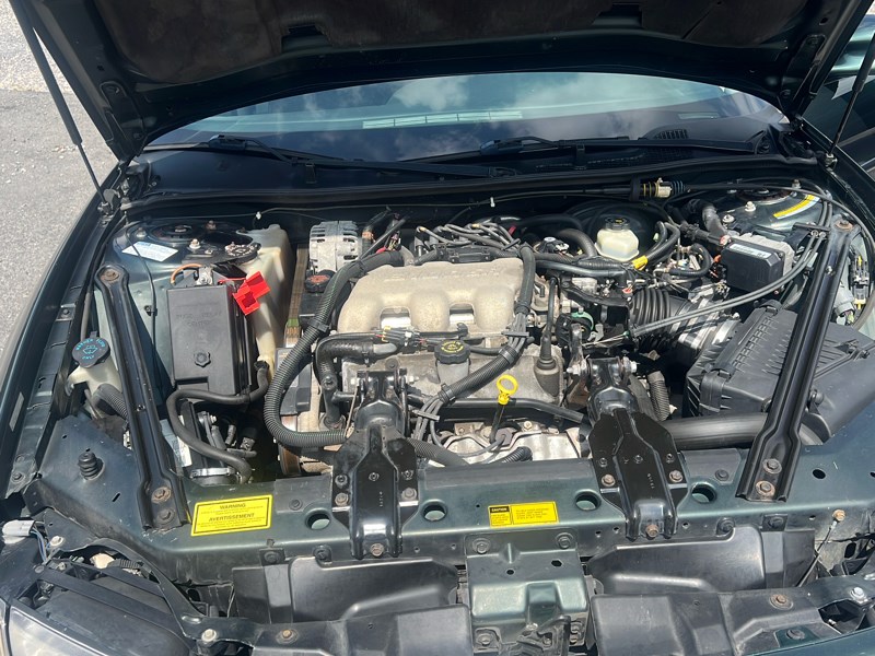 2001 Pontiac Grand Prix SE photo 11