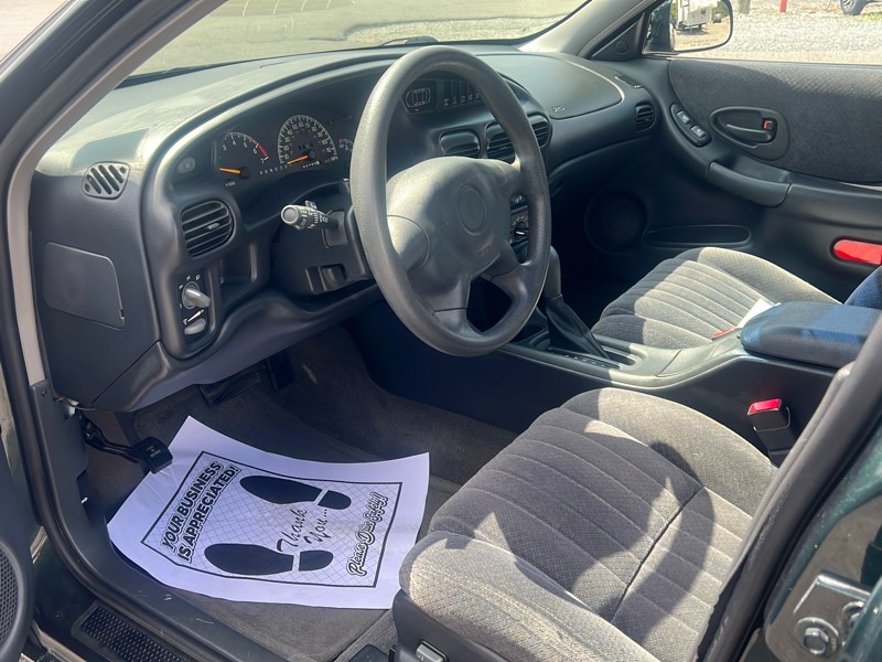 2001 Pontiac Grand Prix SE photo 5