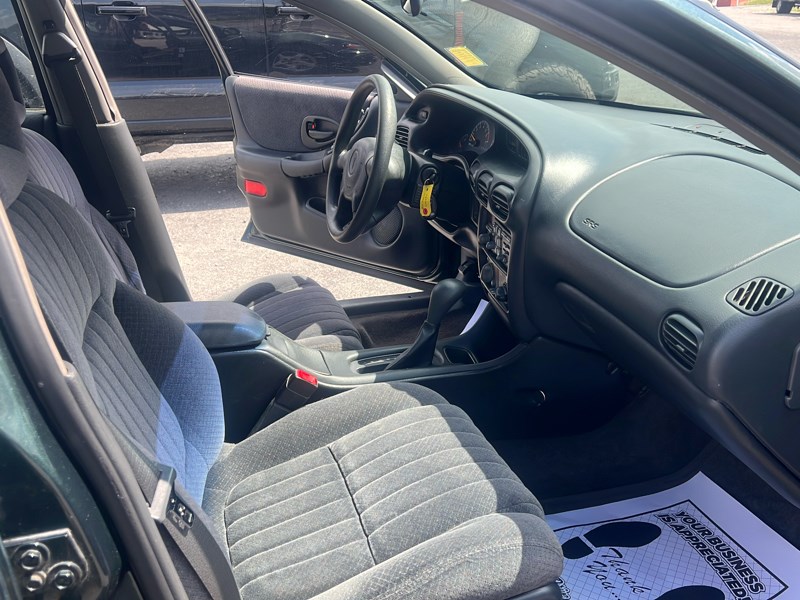 2001 Pontiac Grand Prix SE photo 7