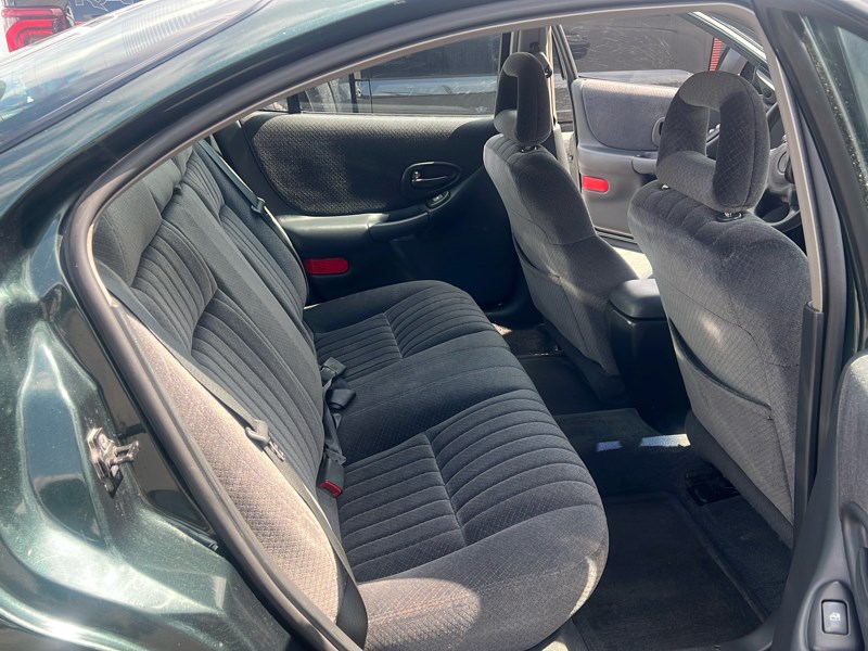 2001 Pontiac Grand Prix SE photo 8