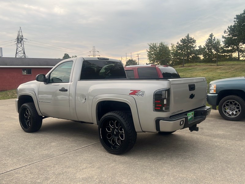 2008 Chevrolet Silverado LS photo 4