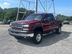 A 2005 Chevrolet Silverado K2500 HEAVY DUTY